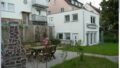 Garten mit Nebengebäude