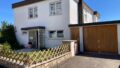 Front mit Garage